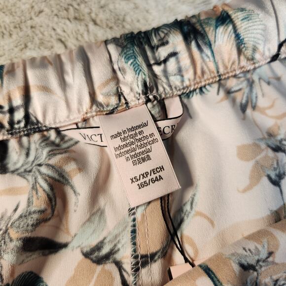 Victoria's Secret Pink Palm Satin Sleep Shorts size XS - Picture 2 of 3